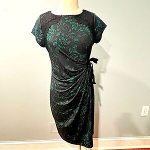 A Pea in the Pod Maternity Black & Green Lace Print Side Tie Jersey Dress Small